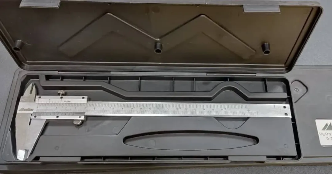 کولیس ۱۵ سانت چینی با جعبه پلاستیکی